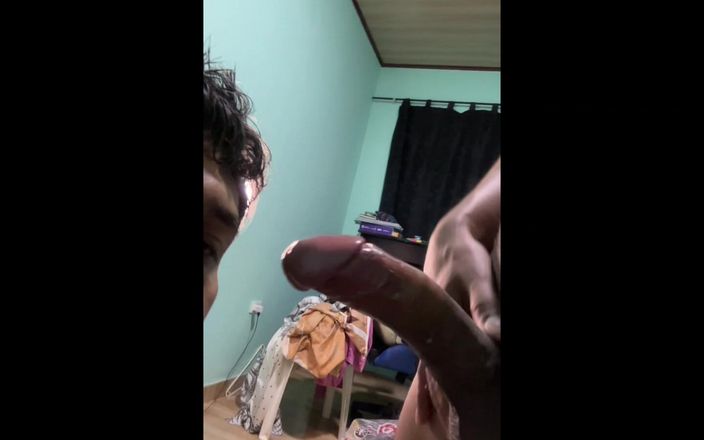 Peluche19 cm: Tânără indiancă se fute fără prezervativ cu un latino
