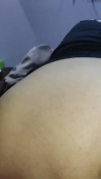 Pantatku di-anal pakai dildo sensual