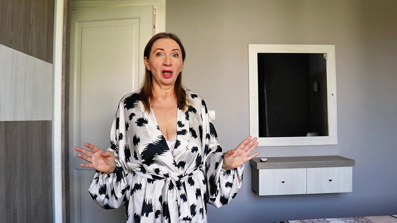 MariaOld: बड़े स्तनों वाली परिपक्व सौतेली मम्मी futanari जुनून सिखाती है