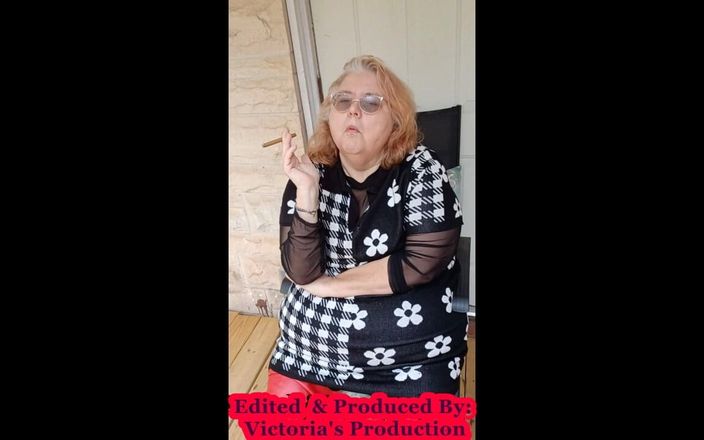 BBW nurse Vicki adventures with friends: Mistress V Smoking a Mini Cigar and Talks About