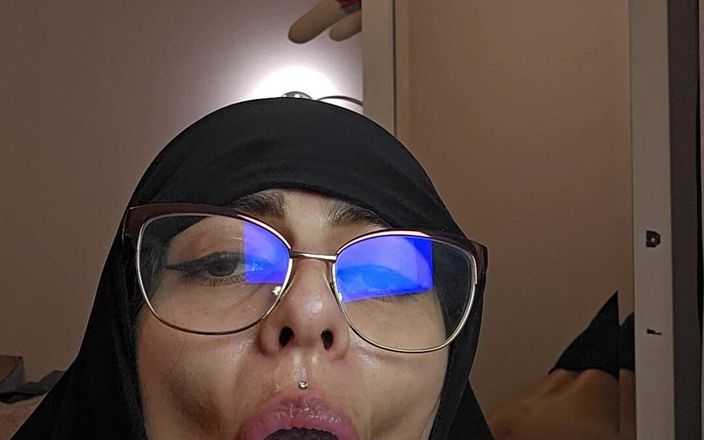 MiaNIqab: Chupando meu vibrador enquanto eu digo coisas safadas mia niqab
