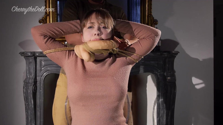 Cherry The Doll: Teyp meme işkencesi