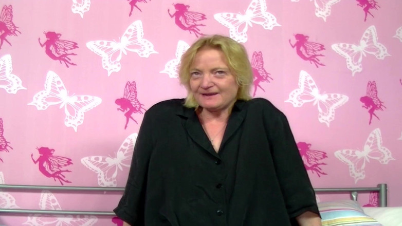 Deutsche Frauen: Olgun Alman sarışın tek başına mastürbasyon yapıyor