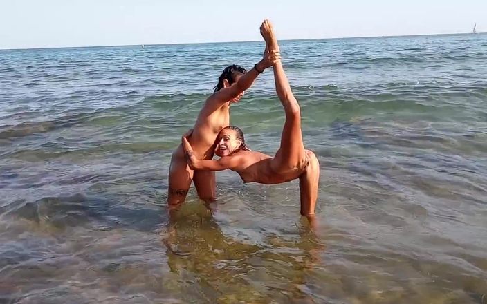 Magia Rosa: Wanna See Rita and Fayah Fooling Around in the Beach?...