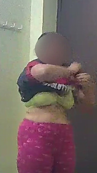 Po kąpieli sukienka zmienia seksowną Bhabhi