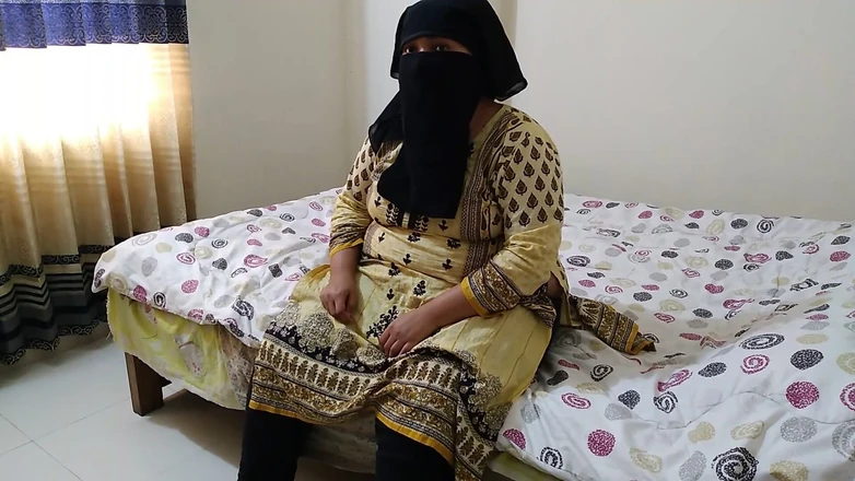 Aria Mia: Share Hotel Room with Hot Bhabhi