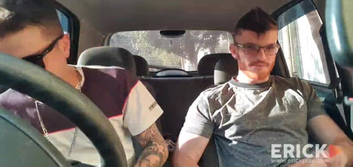 carmonaoficial: Carmona E Erick Diaz Batendo Uma Ate Gozar No Centro...