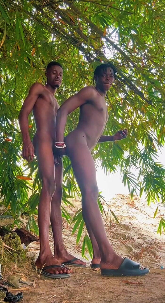Black shooterr: Pod stromem.... na silnici Má sex