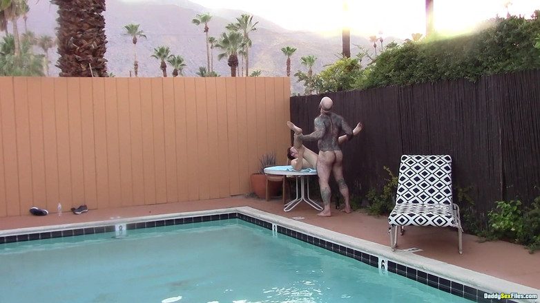 Daddy Sex Files: ¡El esperma fresco llega por todas partes!