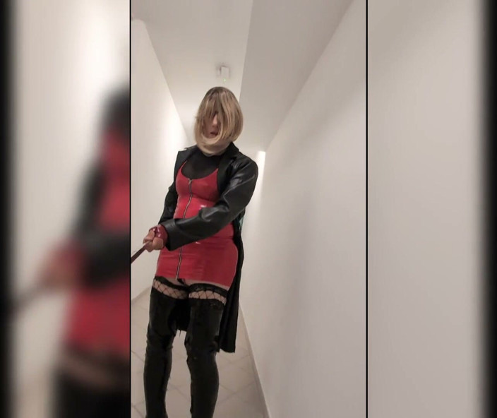 Chatuser: Walk in Parking House, Blonde in Overknee Boots, Red Pvc...
