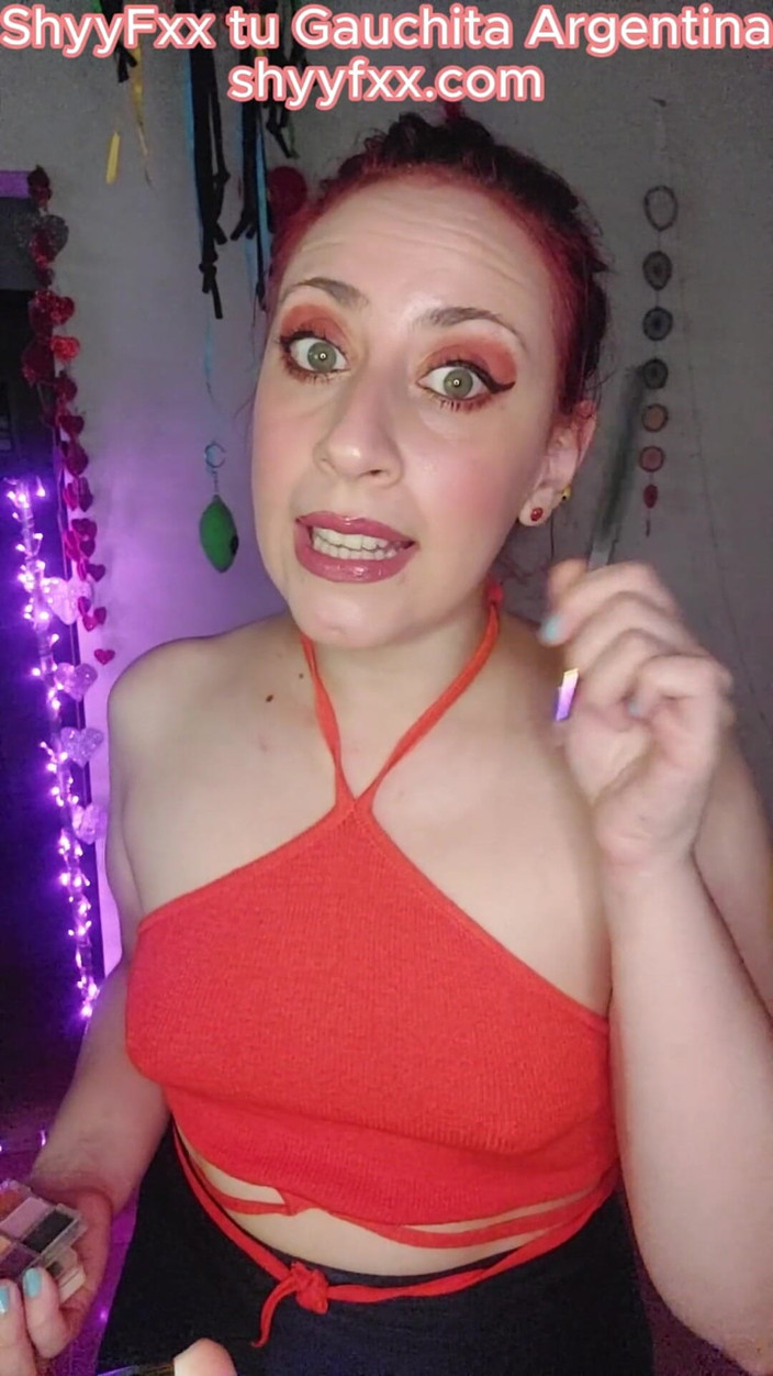 Tu Gauchita Argentina: 我的绿帽老公的极端女性化！我也给他化妆！JOI 阿根廷