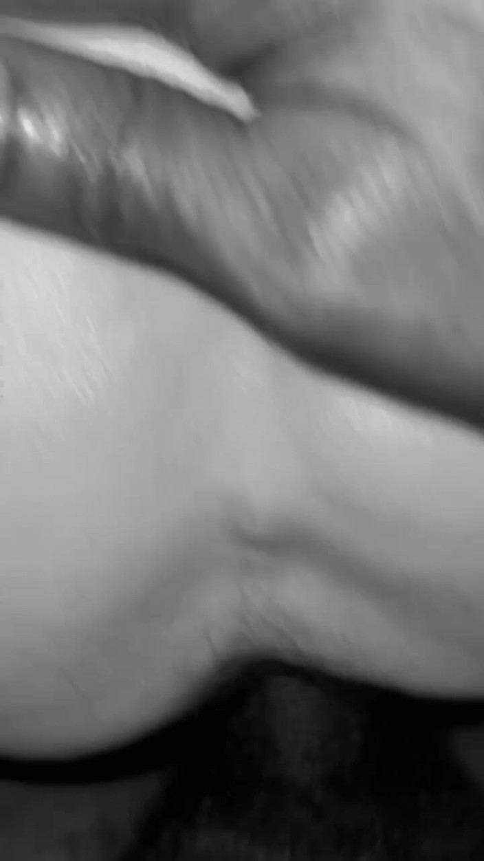 Iiwii 11BBC trans: Tête en bas, chatte en l’air