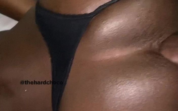 Thehardchoco: Ce gâteau rebondi au chocolat a été défoncer et ouvrir par...