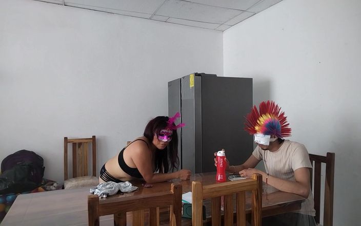 NEGRITA SEXY: Governanta tira a roupa na frente do chefe cego enquanto...