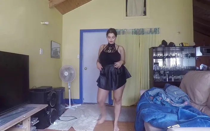 Jordyn: Strip tease