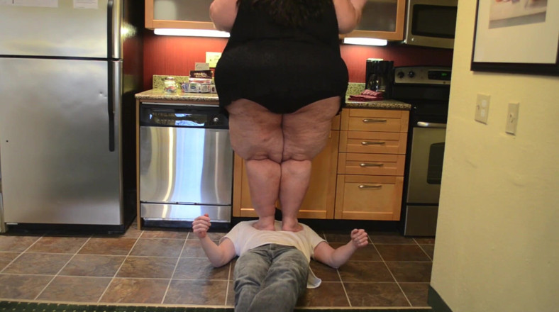 Full Weight Productions: Luna weigh-in and trample