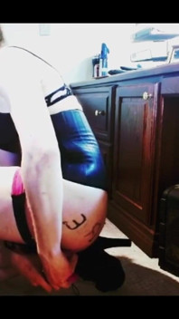 Trans Sissy první den jako sexuální otrokyně