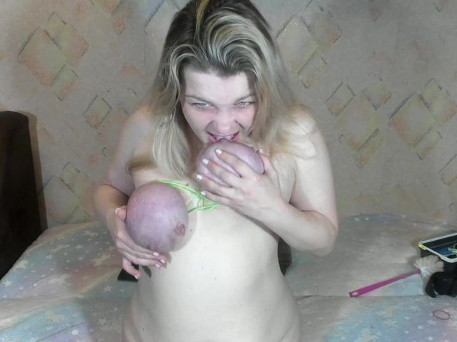 Fun with a Brushe (Dark Ilona)