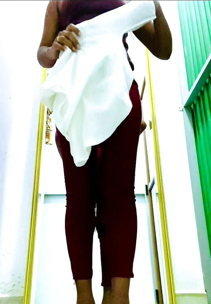 Tharumini_Official: Шрі-Ланкійська гаряча дівчина переодягається в примірочній