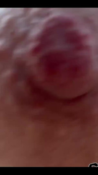 Saltando peitos acima do seu rosto e pov você joga por dedos em meus mamilos escuros duros vídeo 08:17 Minutos