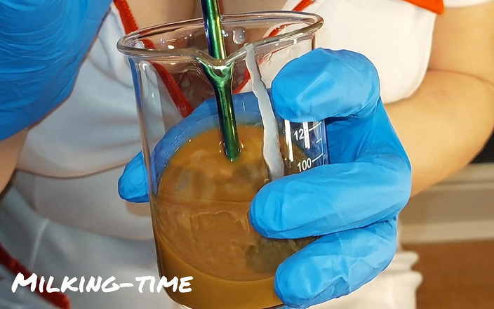 Milking-time: CFNM Krankenschwester teil 5: Eheschlampe schluckt spermaprobe (melkzeit)