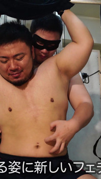 Japon kaslı adam asyayı gıdıklıyor