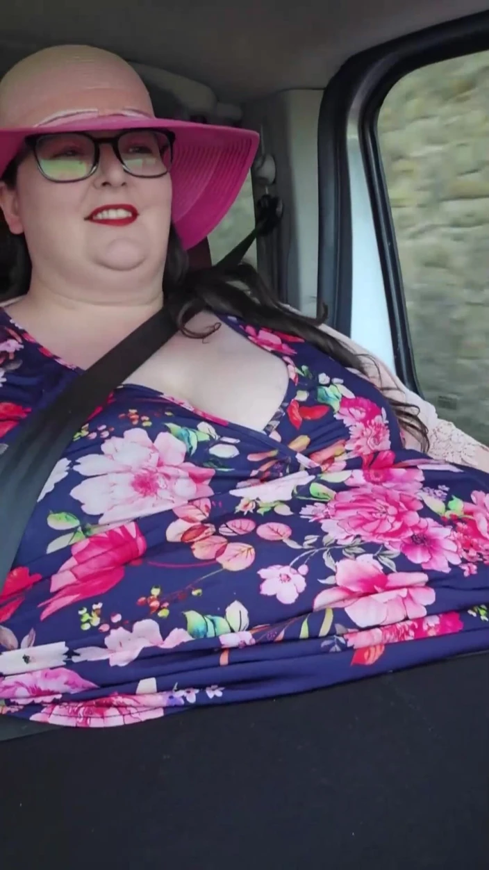 SSBBWLadyBrads: कार पेट प्ले में एसएसबीबीडब्ल्यू