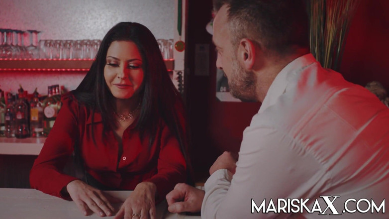 Mariska x: Mariska kız arkadaşı Tina'nın sikilmesini seviyor