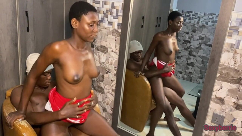 Sexy Berrie: 淫荡饥渴的变态少女为了访问大黑屌而跳过考试
