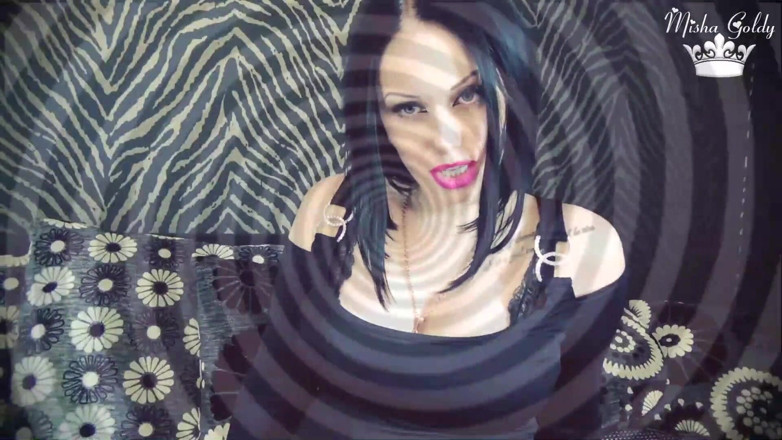 Goddess Misha Goldy: สีปากฉันทำให้เธอแตกคาหน้า