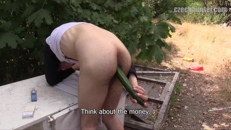 Czech Hunter: Czech Hunter Offers Broke Bartender 'ca'sh for an Outdoor Blowjob