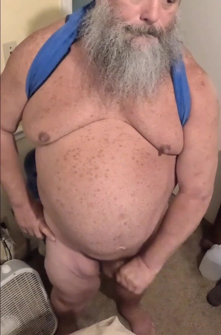 GeneWadexxx: Mature Daddy Bear Is Horny
