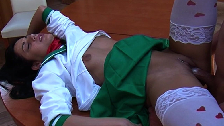 PURZEL HOT Clips: Збуджена сусідка перетворюється на трах повії 2