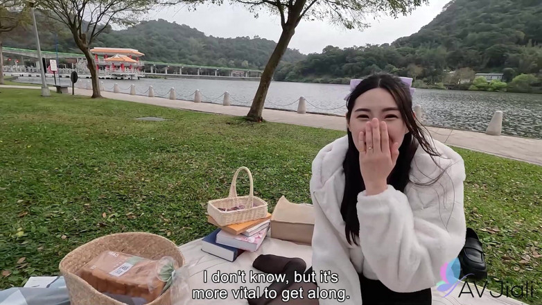 AV Jiali: POV 지배적 인 여신 Li Er와의 데이트
