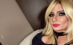 Velvman: Crossdresser v sametových šatech