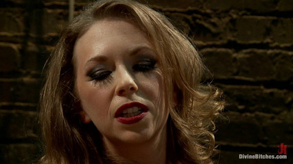 Divine Bitches by Kink: Sahibe t istediğiniz şey!