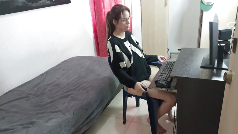 Natasxha: 我的继妹有压力,我帮助她放松,好好做爱