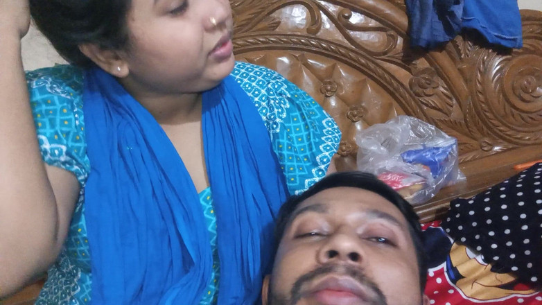 Desi Video BD: Une bhabhi bangladaise sexy avec son copain coquin