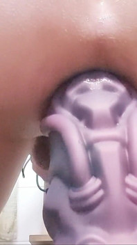 Menyumbat pantat panas saya dengan zakar gergasi