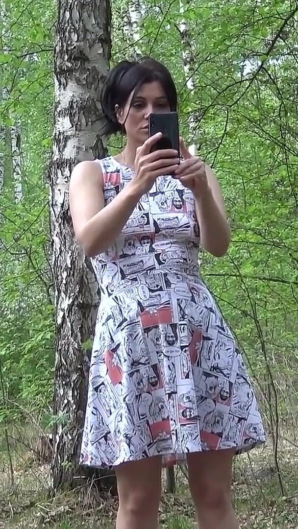 KristinaSlut: Meine muschi im wald blankziehen