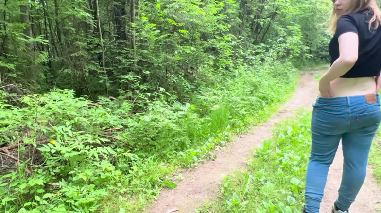 Spacenintenda: Marche en jean dans la nature : fessées, twerk, pipi et...