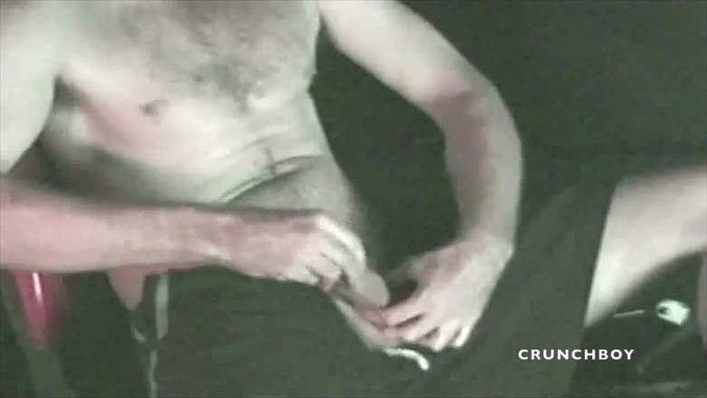GAY VINTAGE PORN: Sporitve-junge liebt es, sich selbst zu lutschen
