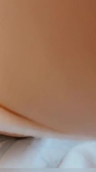 Orgasm după facultate. Masturbare în chiloți albi. Close-up. Pizdă sexy. Pizda păroasă are un orgasm. Futai cu degetul. Păsărică