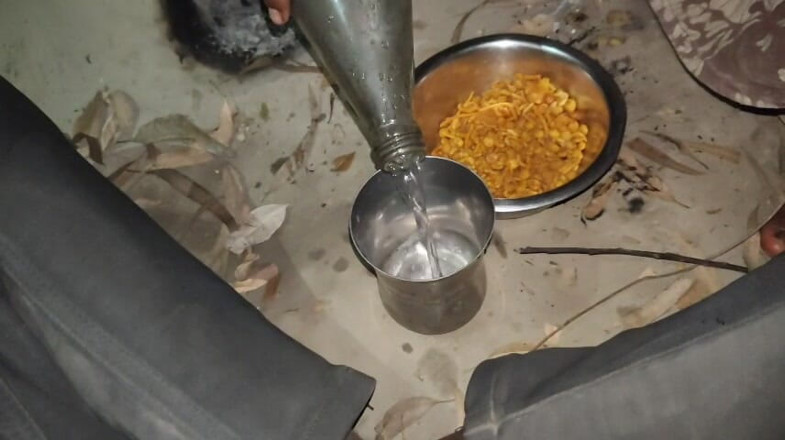 Yousokhona: Drink met een hete Desi Bhabhi