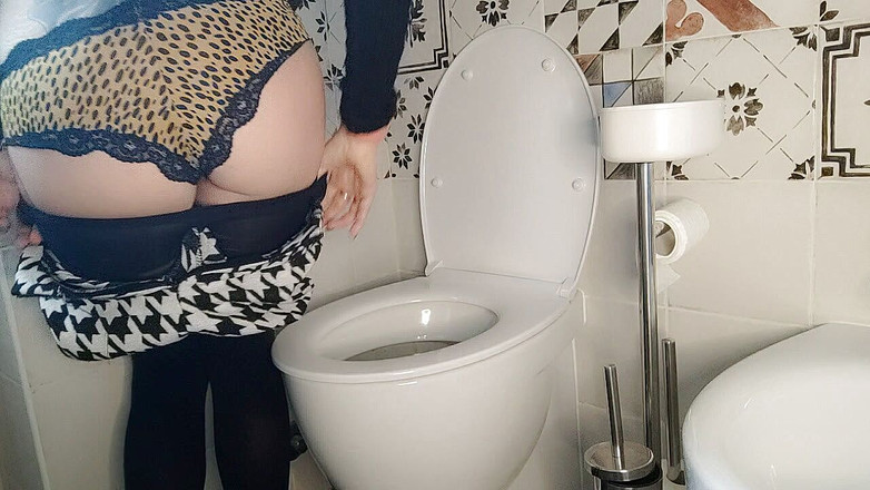 savannahamatoriale: Solo in bagno mi sento davvero libero