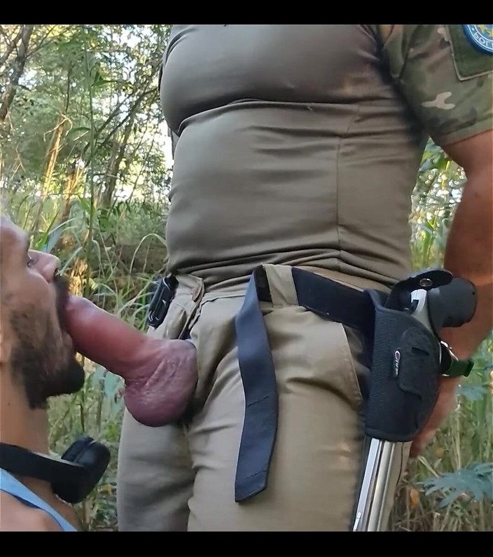 TpowerX: Sugând pula uriașă a polițistului