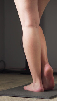 Teen kälber am stehpult beobachten