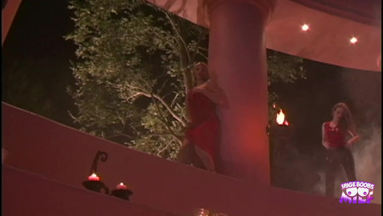 Huge Boobs MILF: Tantos casais com tesão ao ar livre fazem um sexo...