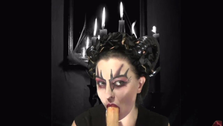 Sexy Milf: Succubus îți scurge sperma cu muie