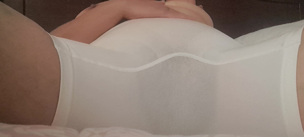 Mommy big hairy pussy: MILF, dalam seluar dalam besar dan kemaluannya ditandakan